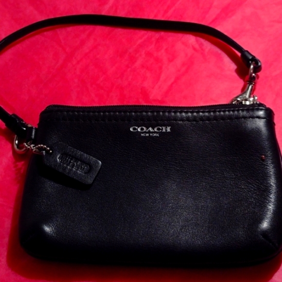COACH Sophisticated Black Butter Leather Evening Elegance 🛍️... - Picture 4 of 4
